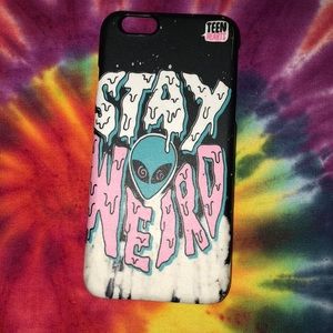 iPhone 6 teen hearts “stay weird” alien phone case